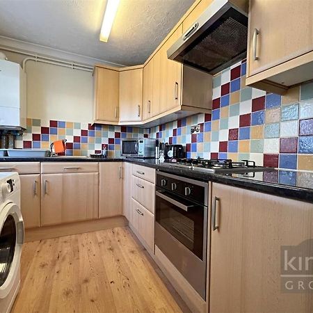 A Cosy 1 Bedroom Apartment Enfield Exterior foto